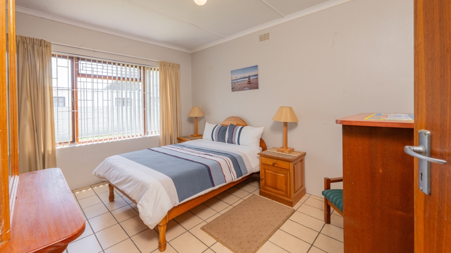 4 Bedroom Property for Sale in Struisbaai Western Cape